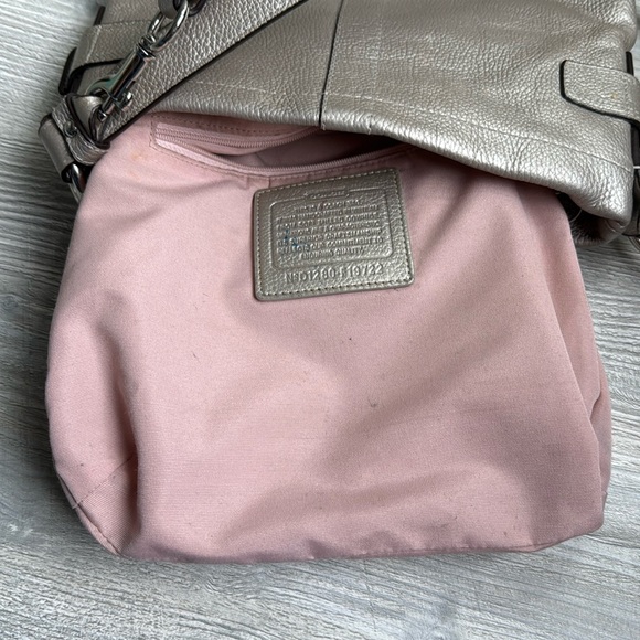 Coach metallic champagne silver pebbled leather chain duffle convertible handbag - Picture 12 of 13